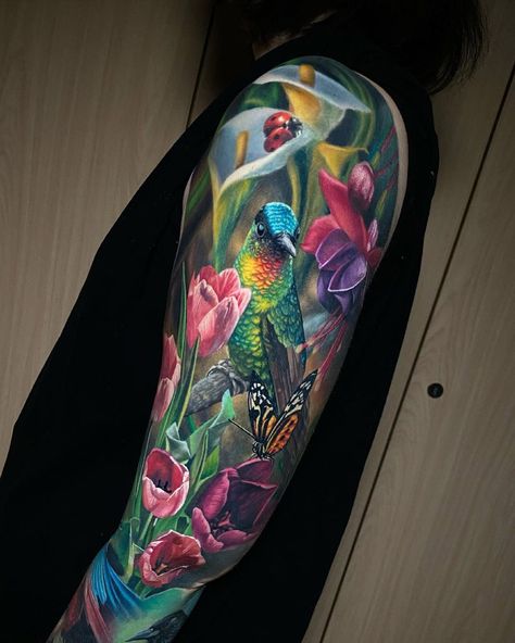 Hummingbird Sleeve Tattoo, Colorful Sleeve Tattoos, Unique Half Sleeve Tattoos, Beautiful Tattoos For Women, Muster Tattoos, Floral Tattoo Sleeve, Back Of Shoulder Tattoo, Flower Sleeve, Flower Tattoo Sleeve