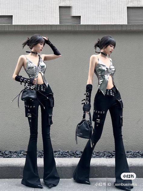 Edgy Futuristic Fashion, Futuristic Fashion Aesthetic Y2k, Simple Cyberpunk Outfit, Y2k Futurism Outfit, Outfit Ideas Cyberpunk, Black And Silver Outfits For Women, Cyberpunk Rave Outfit, Cyberpunk Fashion Futuristic Clothing, Cyberpunk Fits