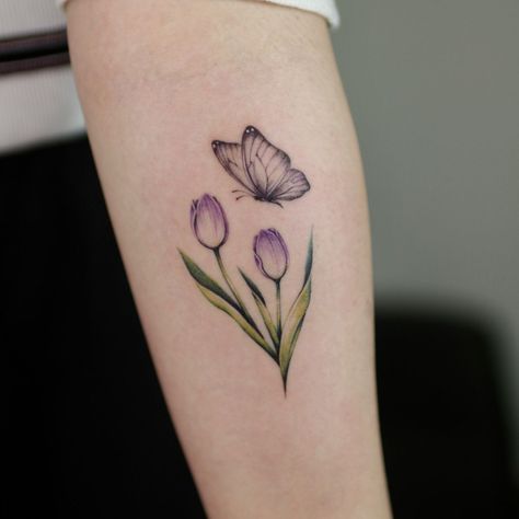 Tulips And Butterfly Tattoo, Butterfly With Tulips Tattoo, Tulip Tattoo Women, Tulip Tattoo Purple, Purple Tulips Tattoo, Tulip With Butterfly Tattoo, Tulip Butterfly Tattoo, Tulip And Butterfly Tattoo, Tulip Tattoo Design