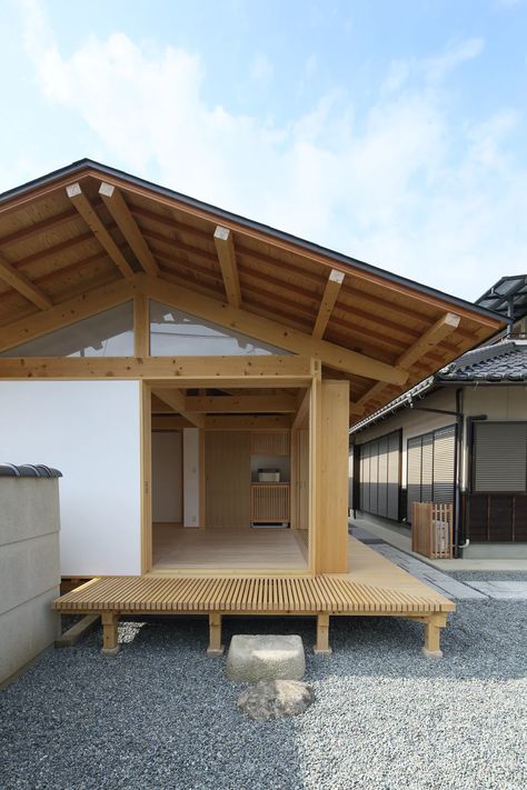 Japanese Roof, Japanese Homes, Japanese House Design, Japanese Home Design, Japanese Tea House, Japanese Style House, Traditional Japanese House, Wooden Structure, Japanese Interior