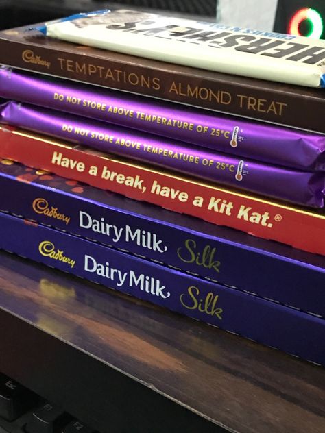 Chocolate Day Snap, Dairy Milk Chocolate Snap, Trending Summer Nails, Dairy Milk Silk, Silk Chocolate, Funny Snapchat Pictures, Chocolate Pictures, Dairy Milk Chocolate, Snap Streak Ideas Easy