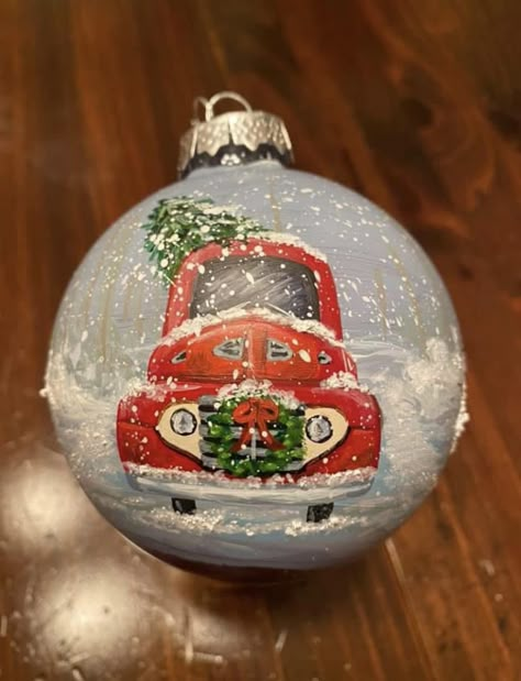 Christmas Painting Crafts, Paint Christmas Ornaments, Christmas Dot Painting, Christmas Bulb Ornaments, Painted Tins, Ornaments To Paint, Painted Christmas Balls, Chic Christmas Ornaments, Painted Glass Ornaments