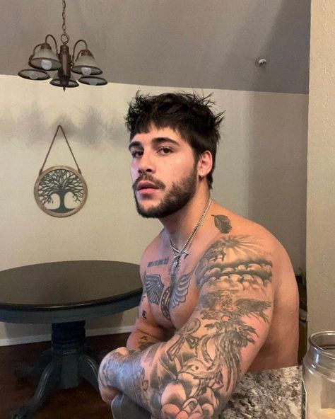 Man With Tattoos, Men Tattoos Arm Sleeve, Tattoo Inspiration Men, Cute Guy Pics, Mens Hairstyles Thick Hair, Chest Tattoo Men, Aesthetic Guys, Shoulder Tattoo, Perfect Man