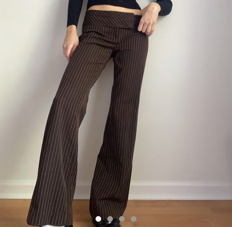 Low Rise Pinstripe Pants, Pinstripe Pants Outfit Y2k, 2000s Business Fashion, 2000s Business Casual, 2000s Pants, Pinstripe Pants Outfit, 6th Form Outfits, Buisness Casual, Sixth Form Outfits