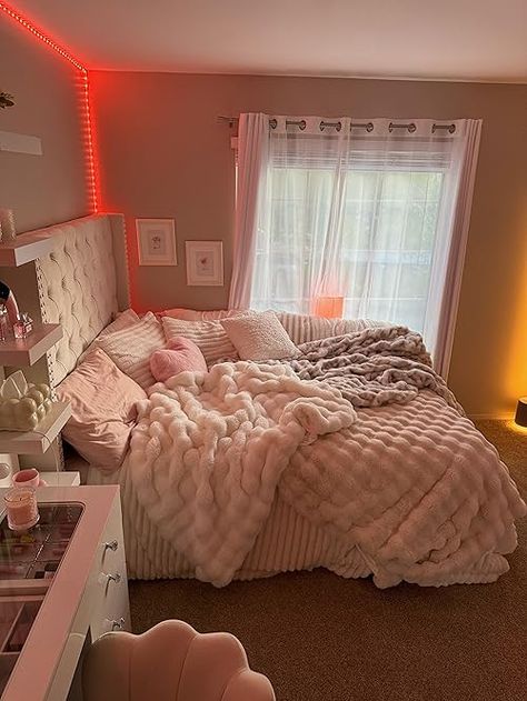 Anna Schottin's Amazon Page Dream Bedroom Inspiration, Luxury Room Bedroom, Comfy Bedroom, Dream Apartment Decor, Room Redesign, Redecorate Bedroom, Cozy Room Decor, Teen Bedroom Decor, Dream Room Inspiration