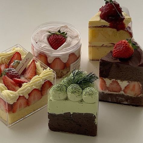 Gourmet Sweets, Strawberry Aesthetic, Cake Pudding, Aesthetic Cake, Fruit Strawberry, Pretty Dessert, Think Food, Food Drinks Dessert, Food Dessert