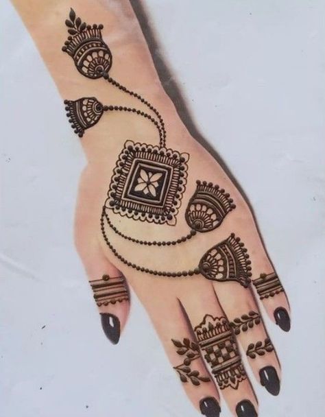 Front Easy Mehndi Designs For Beginners, Right Hand Back Mehendi Design, Modern Mehndi Designs Front Hand, Earth Day Bulletin Board Ideas, Cute Mehndi Designs, Henna Design Easy, Mehandi Desine, Brides Mehndi, Earth Day Bulletin Board