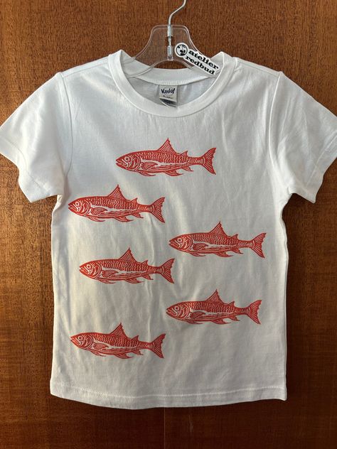 Sweet hand-printed Toddler Tees with unique Orange Fish (sardines) design - a hand-block-printed orange-salmon on WHITE toddler tee. All tees are pre-printed and available only in sizes listed at this time; print-to-order will be available in future. One Color T Shirt Designs, Screen Print Tee, Screen Print Shirt Designs, Fish Themed Outfit, Block Printed Clothes, Screen Print Clothes, Painted T Shirts Ideas, Cricut Graphic Tees, Block Print Clothing