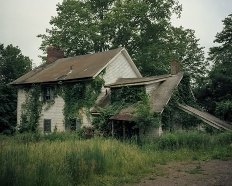 Jean Loup Sieff, Felix Vallotton, Zombie Apocolypse, Apocalypse Aesthetic, Apocalypse World, Portfolio Project, Robert Rauschenberg, Abandoned House, Post Apocalypse