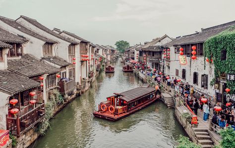 Suzhou is one of the prettiest cities in China. You can see why they call it the “Venice of Asia”! We spent 4 months living in Changzhou, just a few… Perspective Building, Chinese Countryside, Suzhou China, China Travel Guide, Holiday China, Ancient Chinese Architecture, Explore China, Travel China, China Culture