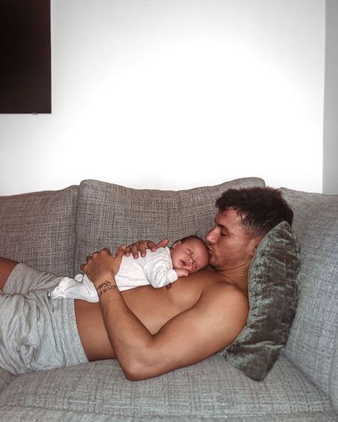 I’m told that 28 years ago I used to lay like this on my dads chest. A memory i always want to remember, but being far too young I can’t.… Dad Astethic, Young Dad Aesthetic, Father And Son Sleeping, Babies And Dads, Dad Bod Aesthetic, Dads With Babies, Young Parents Aesthetic, Newborn With Dad, Dad And Baby Boy