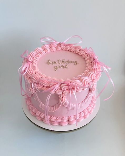 22 Cake, Birthday Cake Inspiration, Girly Cakes, Bow Cakes, Aesthetic Birthday, 18th Birthday Cake, Cute Birthday Cakes, Cake Decorating Techniques, Mini Cakes