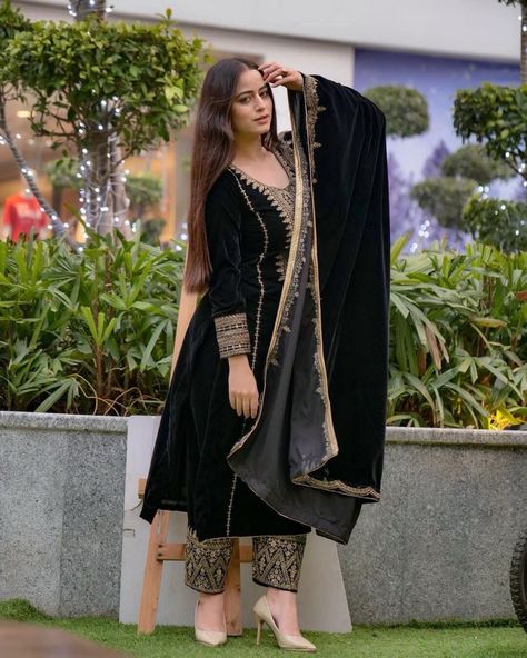 Full Sleeves Top, Black Salwar Kameez, Black Velvet Suit, Black Kurti, Velvet Kurta, Full Sleeve Top, Saree Bollywood, Indian Salwar Kameez, Indo Western Dress