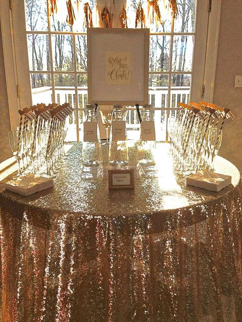 Gold & champagne Birthday Party Ideas | Photo 6 of 14 | Catch My Party Champagne Birthday Party, Golden Birthday Parties, Champagne Birthday, Champagne Party, Golden Birthday, Birthday Brunch, Birthday Party 21, Gold Champagne, Adult Birthday Party