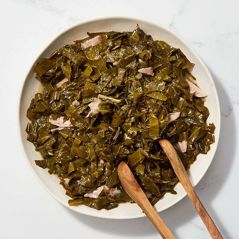 Soul Food Collard Greens, Collard Greens Recipe Soul Food, Greens Recipe Soul Food, Collard Greens With Bacon, Southern Collard Greens, Smoked Turkey Wings, Greens Recipes, Recipes Soul Food, Collard Greens Recipe