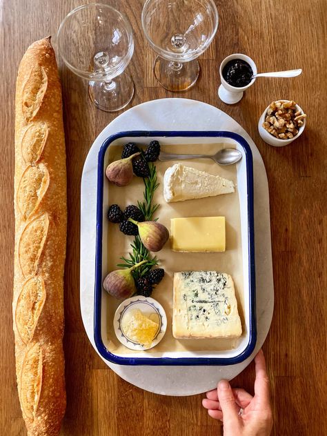 Cheese Photoshoot Ideas, Cheese Plate Ideas, French Charcuterie Board, Charcuterie Board French, Cheese Frenchee Recipe, French Chacutery Board, French Dinner Party, Cheese Boards, French Cheese Course