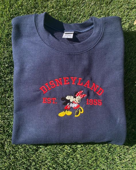 Disney Embroidery Designs Shirts, Disney Ootd, Disney Park Outfit, Disney Fits, Disney 2023, Disney Sweatshirt, Cute Nike Outfits, Disney Embroidery, Hoodie Aesthetic