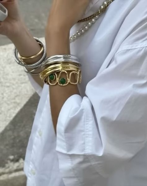 Chunky Gold Jewelry Outfit, Ring Stack Gold And Silver, Chunky Bracelet Stack, Aesthetic Bracelet Stack, Chunky Necklace Stack, Gold Chunky Bracelets, Silver Chunky Jewellery, Chunky Jewelry Outfit, Chunky Silver Jewelry