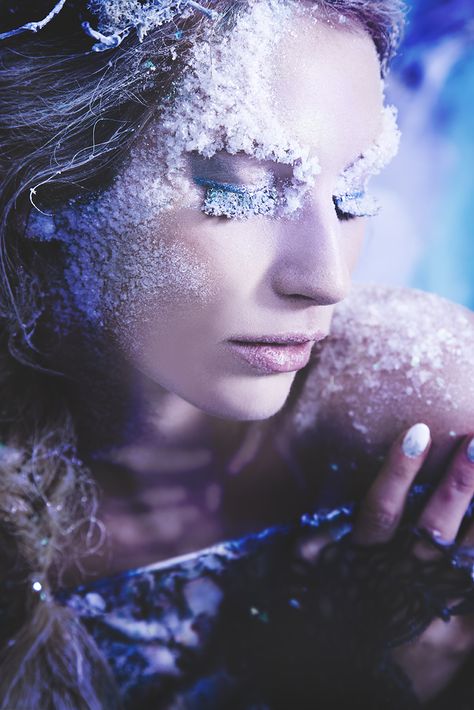 #winter #photoshoot #snow #ice #snowqueen #frost #sfx #makeup #hair #sfxmakeup Elsa Frozen Photoshoot, Frostbite Photoshoot, Winter Solstice Photoshoot, Snow Queen Photoshoot, Frost Bite Makeup, Ice Queen Photoshoot, Snow Makeup Looks, Icy Photoshoot, Elsa Photoshoot