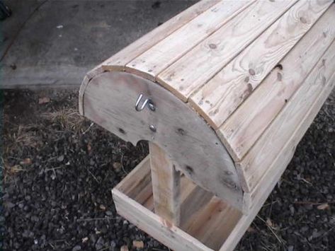 DIY saddle stand made from reclaimed wood pallets.    Made for 20 bucks or less -- even free, depending on what you have. Diy Saddle Stand, Saddle Stand Diy, Large Wooden Spools, Saddle Racks, Saddle Stand, Saddle Rack, Diy Horse, Diy Staining, Horse Ideas