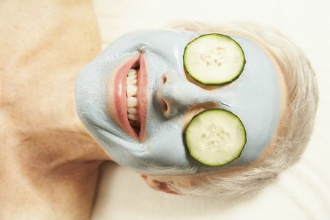 Dr. Alicia Barba´s skin-care tips for women over 45 Avocado Face Mask, Mask For Dry Skin, Homemade Facial Mask, Skin Care Routine For 20s, Acne Overnight, Anti Wrinkle Skin Care, Eye Cream For Dark Circles, Skin Care Natural, Eye Creams