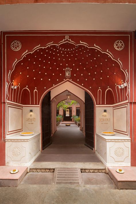 A Hotel That Pays Tribute to Rajasthani Arts and Crafts - The New York Times Legend Series, Elsie De Wolfe, Rajasthani Art, Heritage Hotel, Showroom Interior Design, Small Courtyards, Indian Architecture, Style Magazine, Painted Ceiling