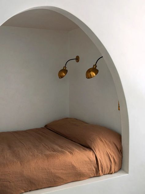 This arched bed nook isn't the only spot perfect for napping in this cozy Spanish-style home. Click through to take a full tour. Small Nook In Bedroom, Bed In A Nook, Cacoon Bed, Reading Cubby, Bedroom Nook Ideas, Cocoon Bed, Bedroom Corner Ideas, Sarah Solis, Laurel Canyon Home