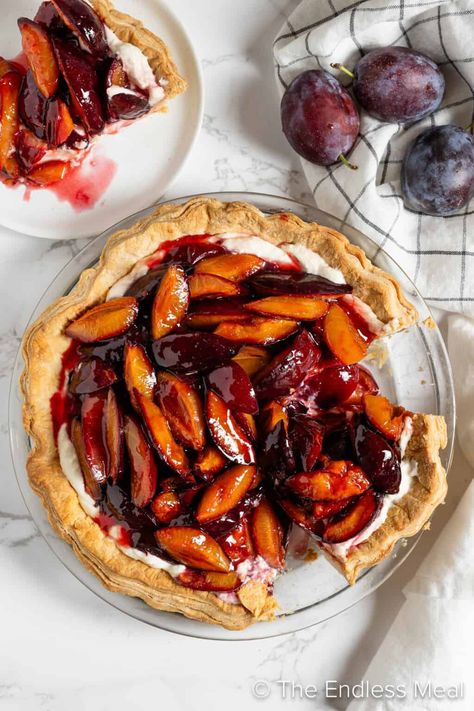 Roasted Plum Pie Plum And Pear Recipes, Mini Plum Pies, Baking With Plums, Plum Recipes Savory, Fall Fruit Desserts, What To Do With Plums, Plum Pie Filling, Plum Dessert Recipes, Plum Recipes Healthy