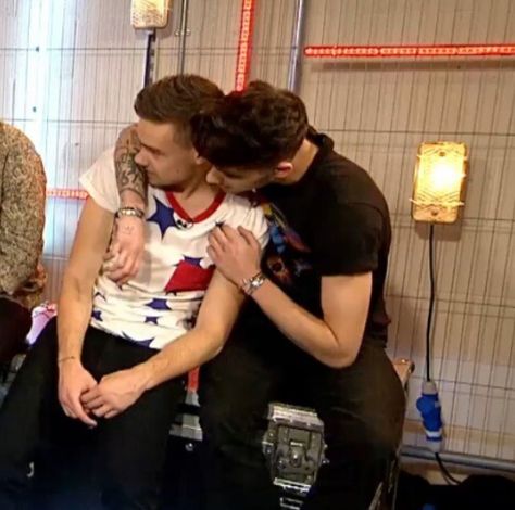 Cuddling Zayn And Liam, Liam And Zayn, Ziam Mayne, Always In My Heart, One D, Two Men, Larry Stylinson, Oh My God, Zayn Malik