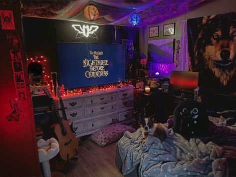 200+ Aesthetic Cozy Halloween Bedroom Decor Ideas to Try in 2024 | Indoor Halloween Decorations Spooky Room Aesthetic, Season Room Ideas, Cozy Halloween Bedroom, Weirdcore Room, Cozy Halloween Aesthetic, Halloween Bedroom Aesthetic, Room Indie, 200 Aesthetic, Spooky Bedroom