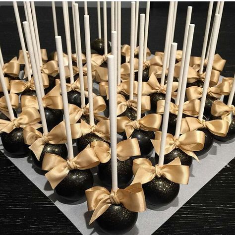 Black And Gold Cake Pops, Black Gold Silver Party, Gold Dessert Table, Diy Graduation Decorations, Black Party Decorations, Gold Birthday Decorations, Gold Dessert, Dinner Party Decorations, Chocolate Covered Treats