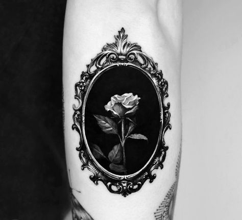 Framed Tattoo Ideas, Gothic Art Tattoo, Trippy Tattoo Ideas, Sarah Tattoo, Frame Tattoo, Mirror Tattoos, Goth Tattoos, Trippy Tattoo, Gothic Drawings