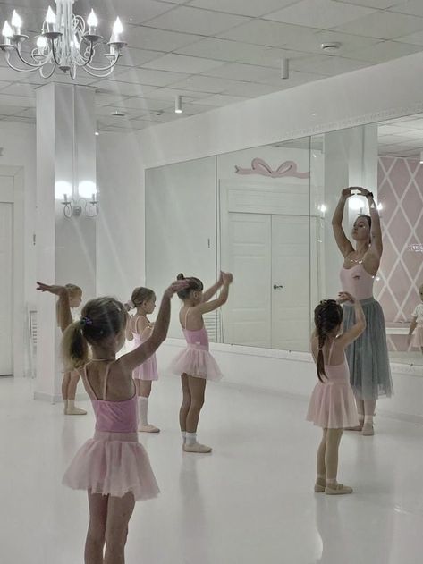 Ballet Mom, Dancer Lifestyle, Dance Aesthetic, Baby Ballet, Ballet Studio, Ballet Teacher, Ballet Beauty, Dance Dreams, Ballet Kids