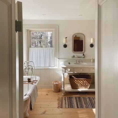 Amanda Watters, Mama Watters, Cottage Vibes, Cottage Bath, Cottage Bathroom, Dream House Interior, Laundry In Bathroom, House Bathroom, Out Back