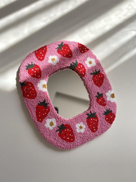 Our strawberry patterned mirror can be a great choice to color your rooms. It's completely handmade using the punch needle technique. Also high quality cotton threads and fabric are used. The back of the product is covered with felt. It has a leather string to hang on the wall. Dimensions: 19x24 cm                        7.6 * 9.6 inches Punch Needle Mirror, How To Make Punch, Mirror Pattern, Pink Punch, Cute Couple Gifts, Punch Needle Patterns, Mini Rug, Punch Needle Embroidery, Needle Punch