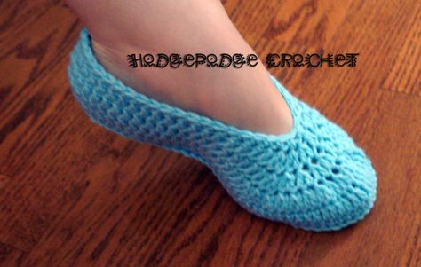 adult slipper 003 Barefoot Sandal, Toddler Slippers, Crochet Slipper Pattern, Crochet Decrease, Ruby Slippers, Crochet Booties, Crochet Simple, Crochet Socks, Slippers Pattern