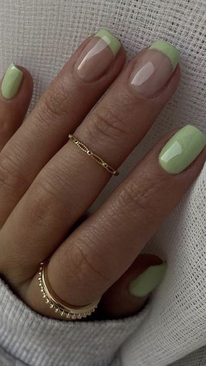 Nails Summer Short Simple, Shellac Designs Ideas, Shellac Ideas For Short Nails, Shilac Short Nails, Nail Colors For Short Nails Summer, Short Shellac Nails Summer 2023, Short Nail Shellac Ideas Summer, Jell Nails Short, Trendy Short Nails Summer Gel