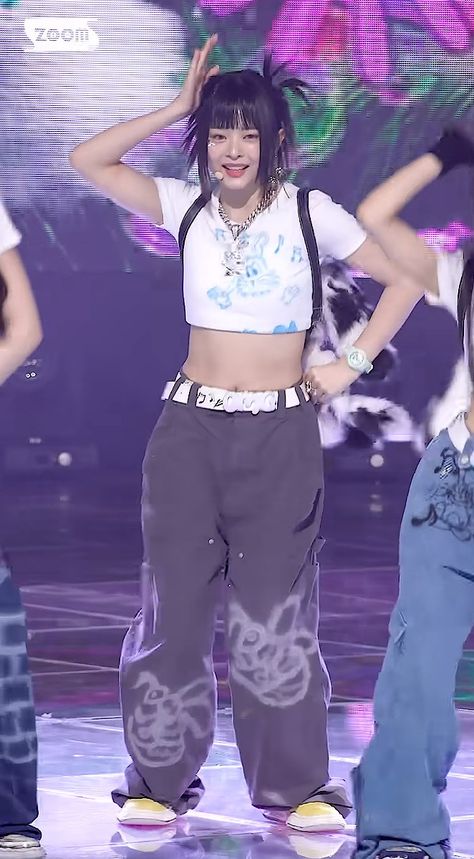 New Jeans Stage Outfit Omg, New Jeans Inspired Outfit Kpop Omg, New Jeans Outfit Inspo Kpop Omg, Newjeans Outfits Kpop Y2k, Newjeans Y2k Outfit, New Jeans Omg Outfits Stage, Newjeans Outfits Omg, New Jeans Style Outfit Kpop, Kpop New Jeans Outfit