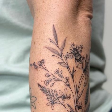 Jaycee Shine on Instagram: "•THE BEE’S GARDEN•  I had the pleasure of creating a dainty and delicate half sleeve of wild flowers and bees for this wonderful woman.  Thank you so much Angela for treating yourself to this special piece and for choosing me to create it for you!   You’re a queen 🐝   *original work not by me . . . #garden #flowertattoo #floraltattoo #florals #tattoo #beetattoo #queenbee #honeycomb #honeycombtattoo #delicatetattoo #daintytattoo #feminine #femininetattoo #andersonsc #yeahthatgreenville" Bees And Butterflies Tattoo, Flower And Bee Tattoo, Bee Tattoos For Women, Queen Bee Tattoo, Men Flower Tattoo, Honeycomb Tattoo, Flower Shoulder Tattoo, Flowers And Bees, Floral Tattoo Shoulder