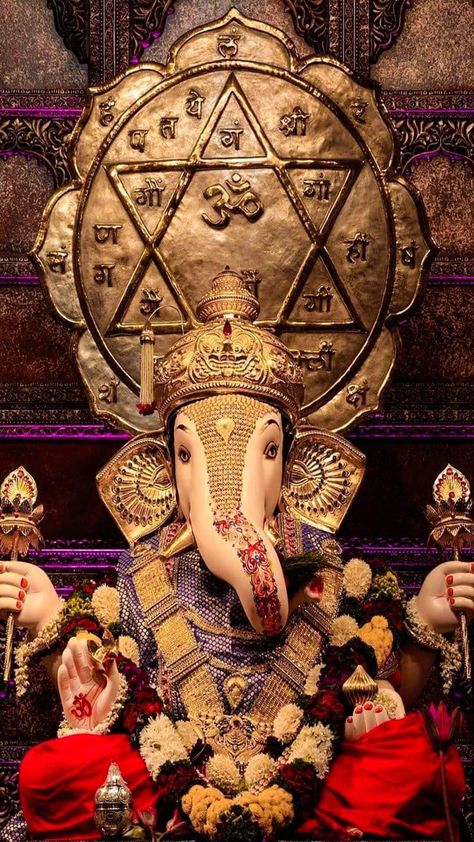 Shidhivinayak Bappa, Shri Ganesh Images Hd, Ganesh Hd Wallpaper, Devotional Photos, Ganesh Wallpapers, Indian Emblem Wallpaper, God Mantra, Dagdusheth Ganpati, Om Gam Ganapataye Namaha