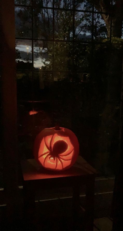 spider halloween pumpkin carving 🕷️🕷️🕷️🕷️ Pumpkin Carving Ideas Spider, Pumpkin Carving Spider, Spider Pumpkin Carving, Cute Pumpkin Carving, Hey Pumpkin, Halloween Pumpkin Carving, Halloween Pumpkin Carving Stencils, Carving Stencils, Spiders Scary