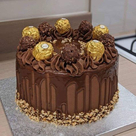 Easy Chocolate Birthday Cake Decoration, Chocolate Cake Birthday Decoration, Special Cake For Husband Birthday, Fancy Cake Designs, Birthday Cake Ideas Chocolate, Pretty Chocolate Cake, Chocolate Birthday Cake Decoration, Strawberry Chocolate Cake, Cakes Aesthetic