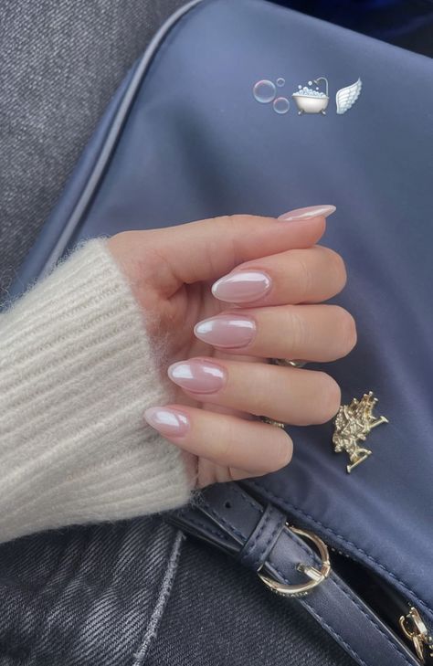 Feminine Nails, Nails June, Deer Nails, Glossy Nails, Chic Manicure, Pearl Nail, Nails Elegant, Light Feminine, Milky Nails