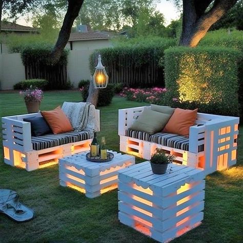 Molding Bedroom, Turf Backyard, Summer Deck, Pallet Patio Furniture, Frame Molding, Pallet Patio, Backyard Furniture, Diy Garden Furniture, Backyard Diy Projects