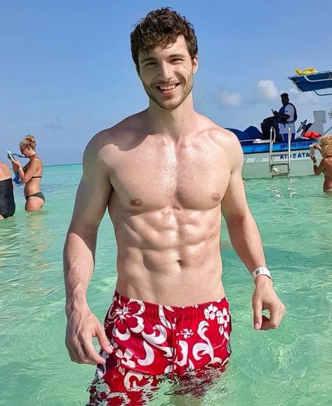 Federico Massaro, Guy Aesthetic, Men Faces, Beach Photography Poses, Summer Is Coming, Photography Poses For Men, Beach Poses, Workout Motivation, Shirtless Men