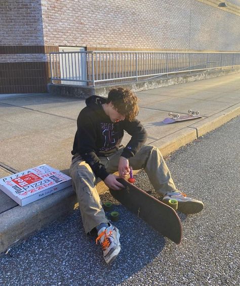 #skate #summer #vibes #aesthetic #zarbruh #tiktok #looks #fit #clothes Skater Boy Aesthetic, Boy Aesthetic, Skater Boy, Skateboard