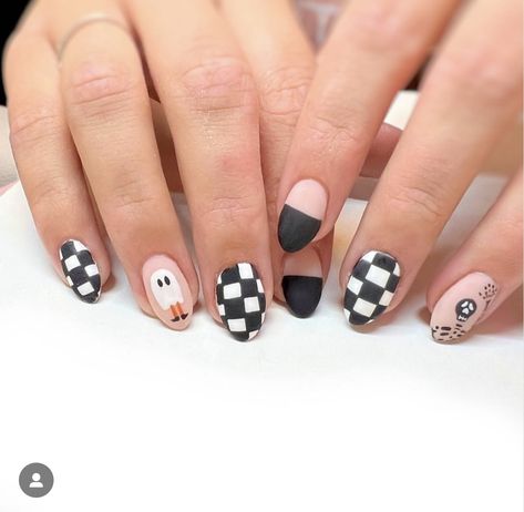 October Nails Halloween Short, Cute Autumn Nails, Halloween Nails Designs, Brown Fall Nails, Spooky Halloween Nails, Moody Colors, Cute Halloween Nails, October Nails, Cute Autumn