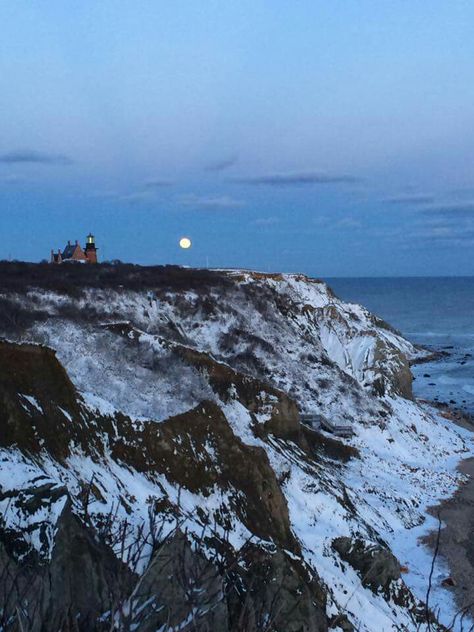 Mohegan Bluffs, Block Island, Rhode Island. Rhode Island Winter, Waterfire Providence, Lighthouse Of Alexandria, East Coast Fall, Roger Williams Park, Block Island Rhode Island, Gilded Age Mansions, Beach Sky, Boston Harbor