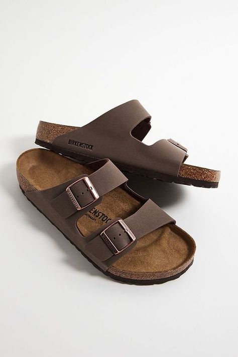 Upgrade your casual wardrobe with men’s Crocs, offering a versatile and fashionable solution for those who value both comfort and style in their everyday footwear. Birkenstock Men Aesthetic, Men’s Birkenstocks, Men’s Footwear, Mens Sandals Fashion Style, Mens Sandals Outfit, Men’s Sandals, Buckle Sandals Outfit, Sandals Outfit Men, Birken Stocks