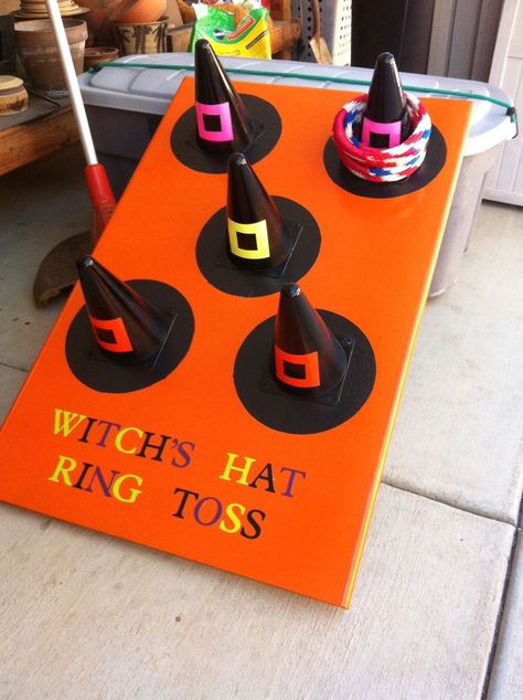 Witch's hat ring toss! Perfect for a neighborhood or trunk or treat party this Halloween! Halloween Carnival Games, Fall Festival Games, Dekorasi Halloween, Fall Carnival, Festival Games, Halloween Class Party, Halloween Infantil, School Halloween Party, Halloween Decor Diy